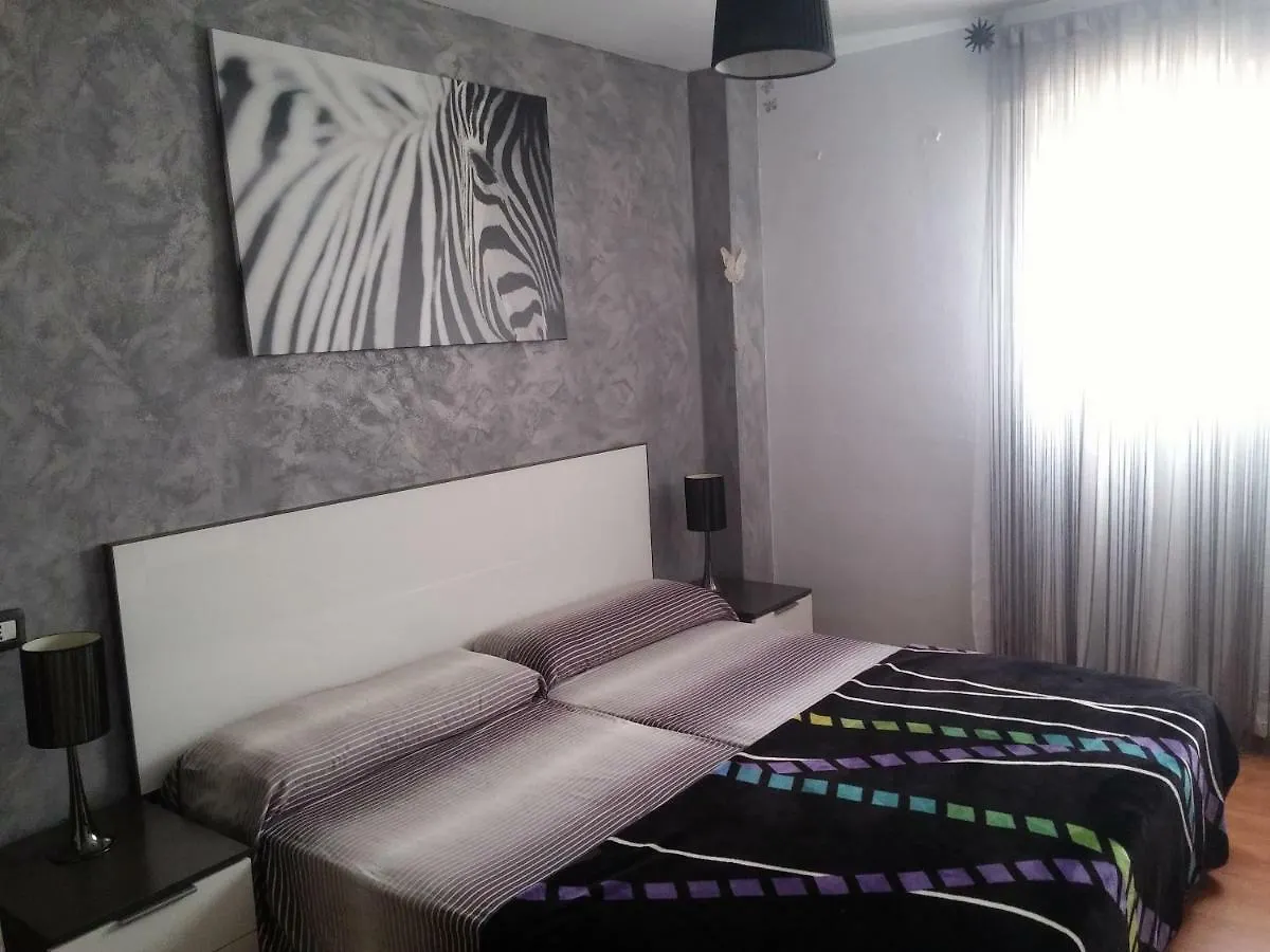Apartamento Piso céntrico, amplio, luminoso y familiar con garaje. La Laguna
